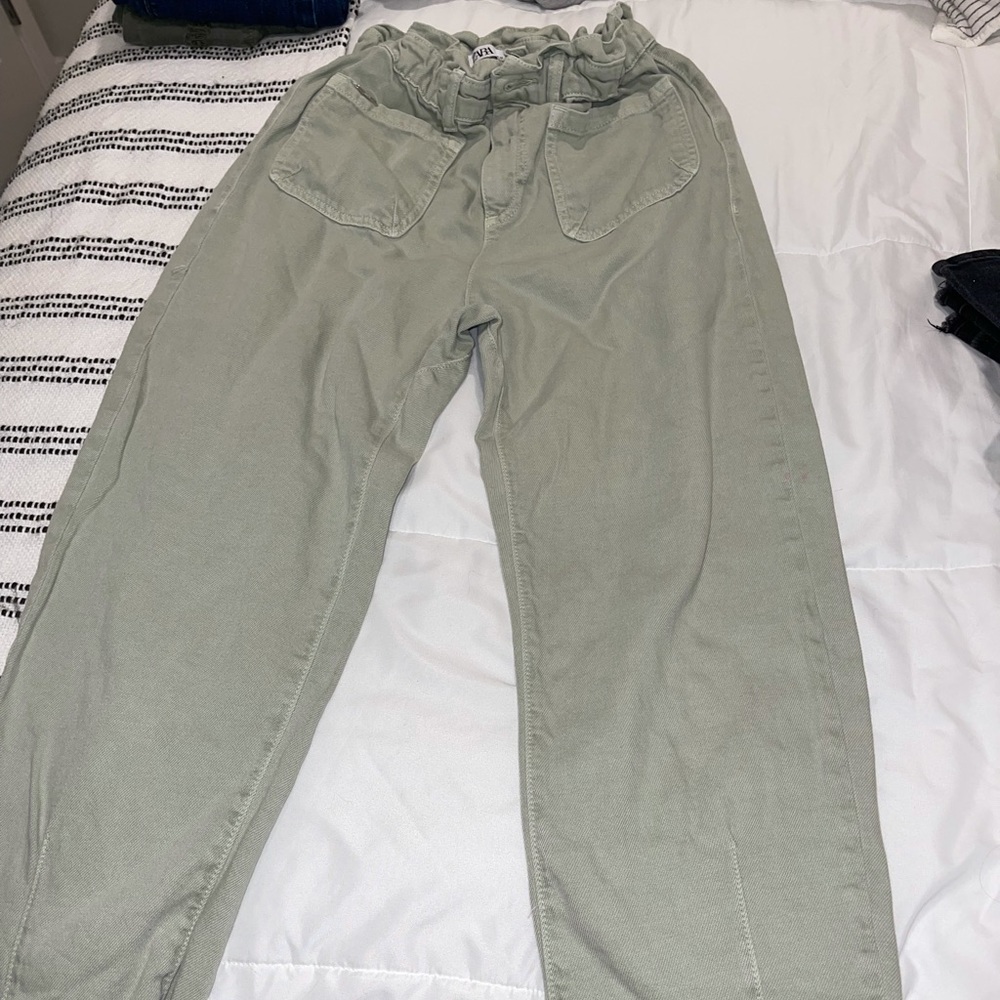 Green oversized jean pants. Zara. Size medium.